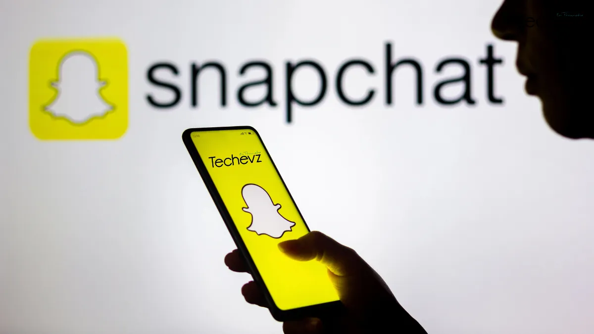 Snapchat 2025 update preview showing new video editing tools, remix highlights, and analytics dashboard for creators on a smartphone interface.